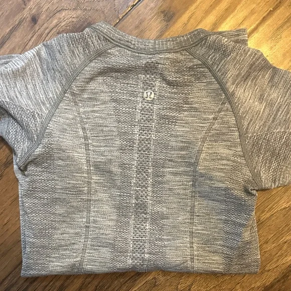 lululemon Gray Swift size 2 - Picture 2 of 2